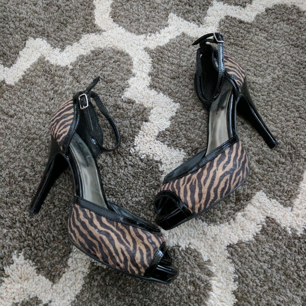 Black/Cream Zebra Heel
