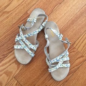 bass sandals from the 80s
