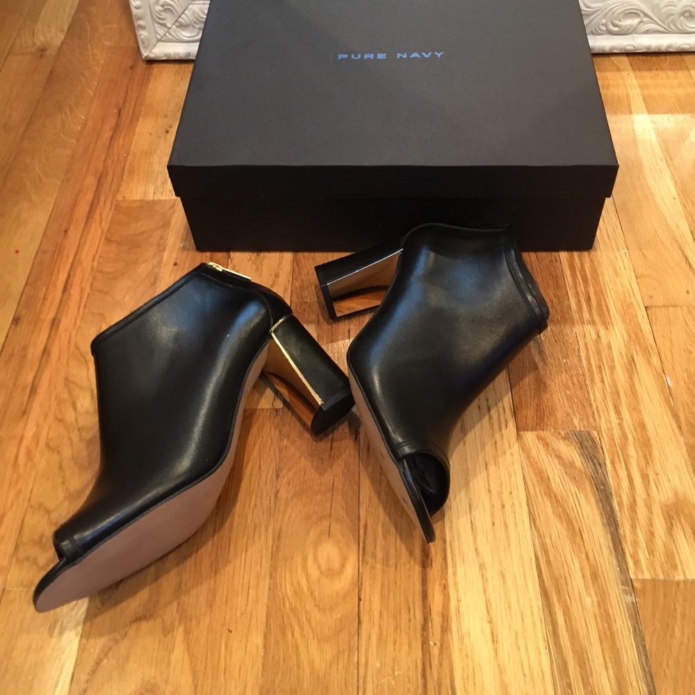 Pure Navy - NWT black leather open toe booties