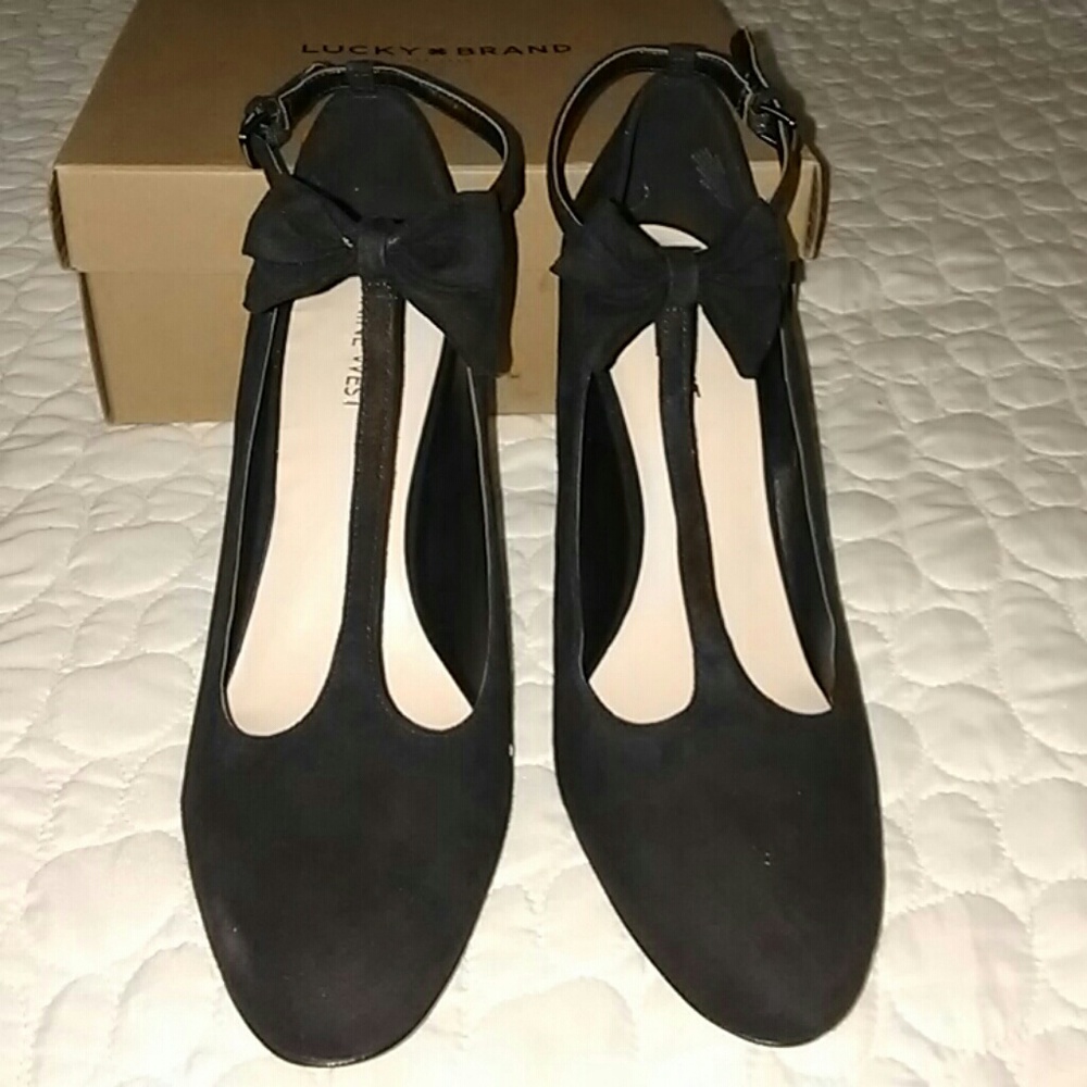 Shoes - Picture 3 of 4