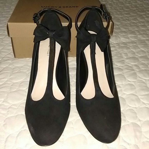 Shoes - Picture 3 of 4