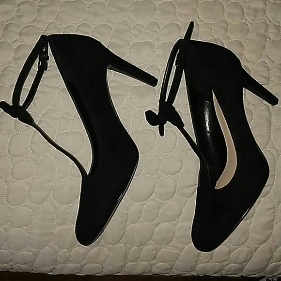 Shoes - Picture 4 of 4