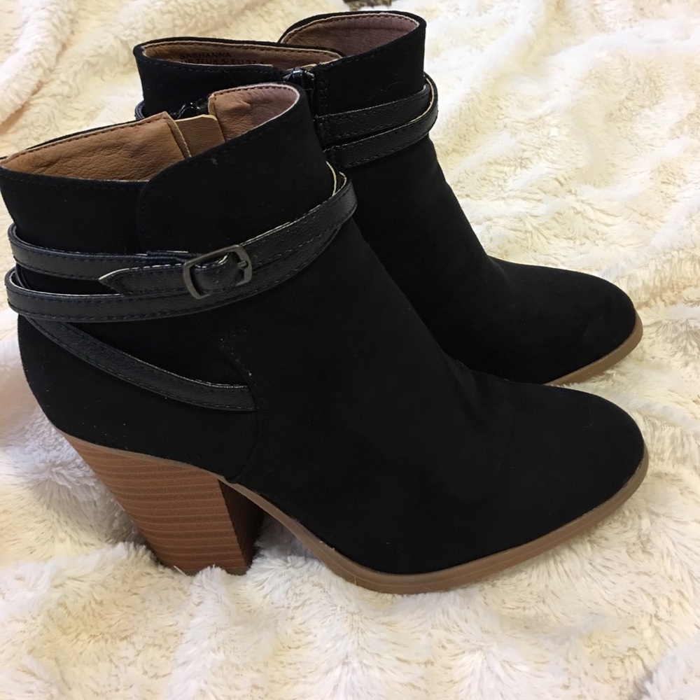 Black Sashanna Heeled Booties