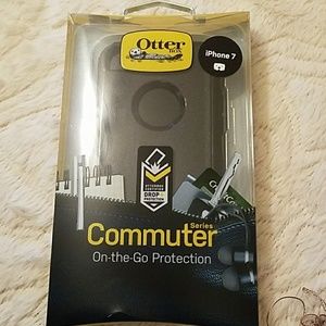 IPhone 7 black otterbox commuter case