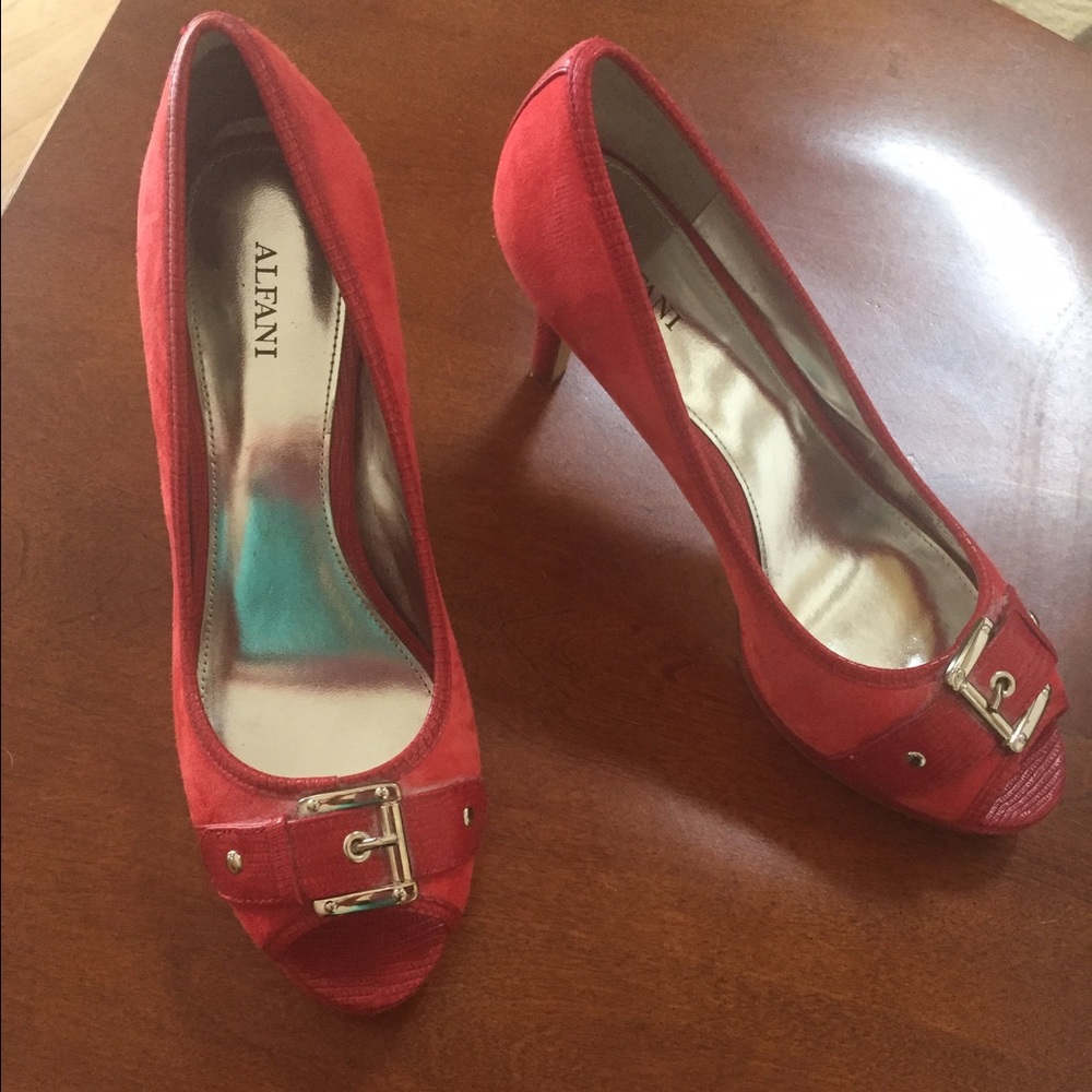 Beautiful Red Alfani Pumps with small platform!