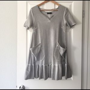 by la la la...! beautiful dress. Size S.