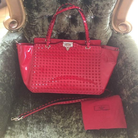 💯 Authentic Valentino Rockstud Rouge Patent Tote - Picture 2 of 8
