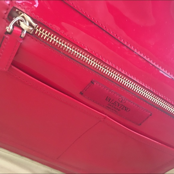 💯 Authentic Valentino Rockstud Rouge Patent Tote - Picture 6 of 8