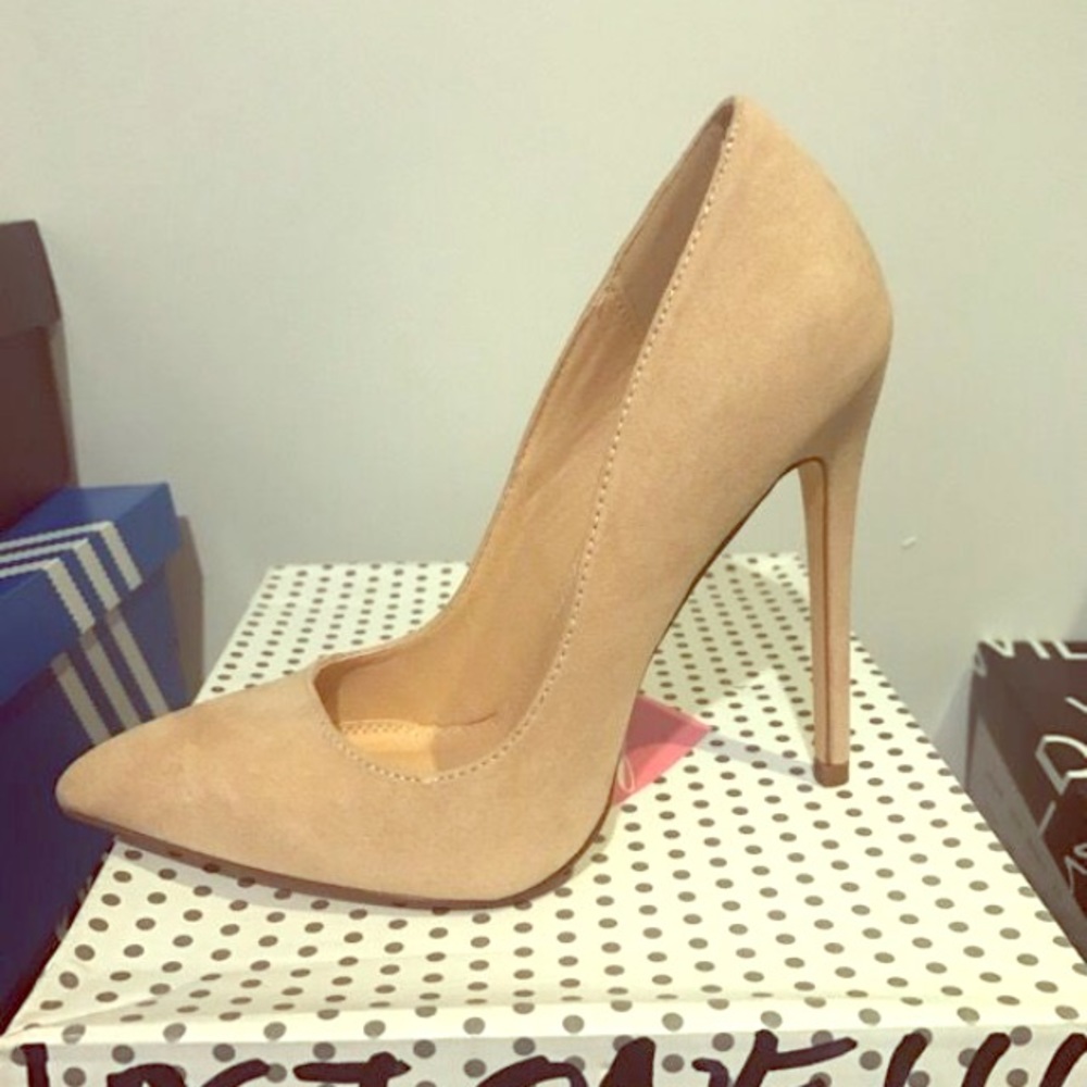 Taupe heel pump