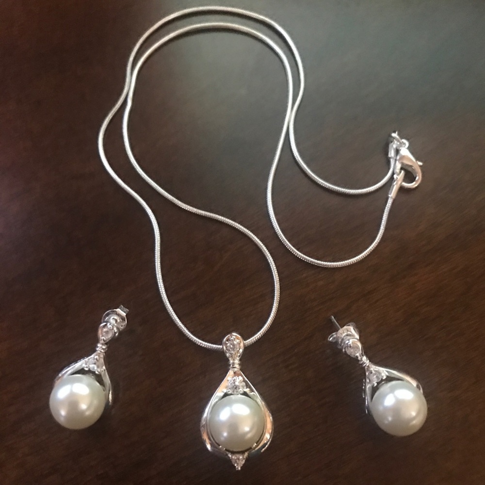 Pearls set great for wedding or special occasion