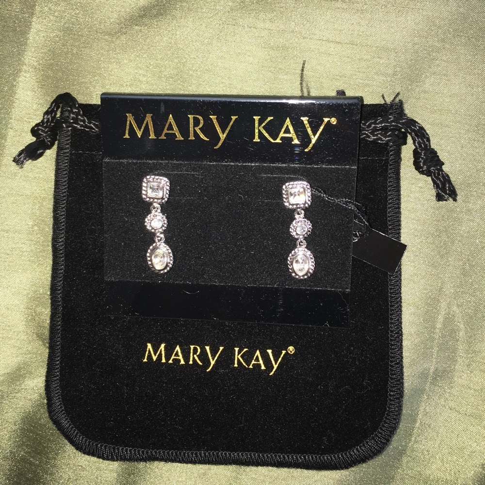 Mary Kay dangle earrings!