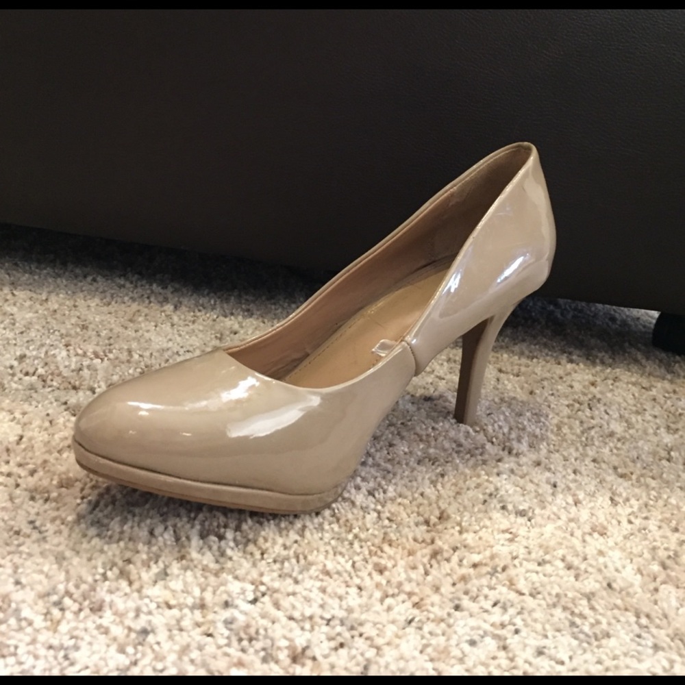 MERONA nude heels