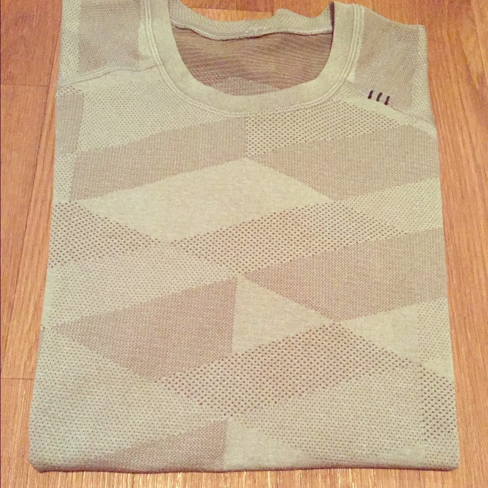 Lululemon Metal Vent Short Sleeve