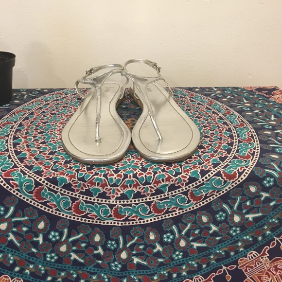 Bakers Shoes silver sandals - Picture 2 of 6