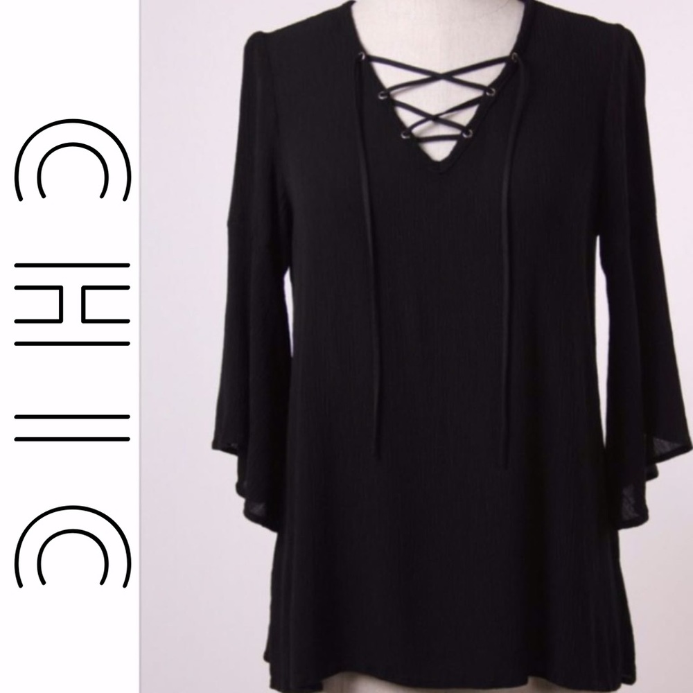 🌺HOST PICK 5/9🌺CHIC, LACE UP TOP - Picture 1 of 3