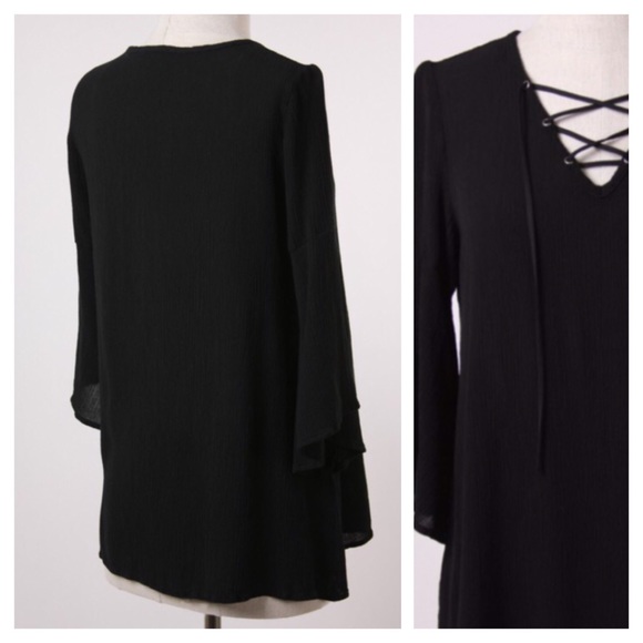 🌺HOST PICK 5/9🌺CHIC, LACE UP TOP - Picture 2 of 3