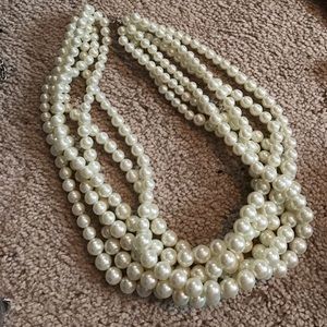 Multi pearl necklace