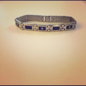 Stel Stainless steel, onyx and diamond bracelet.