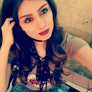 Meet your Posher, Mia