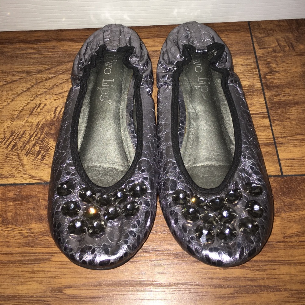 Two Lips bluish silver leopard flats