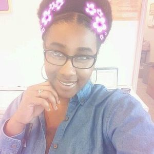 Meet your Posher, Monique