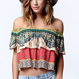 Off the shoulder beachy crop!