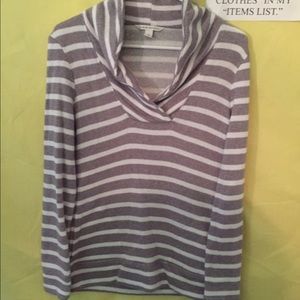 Gorgeous Banana Republic cowl neck sweater