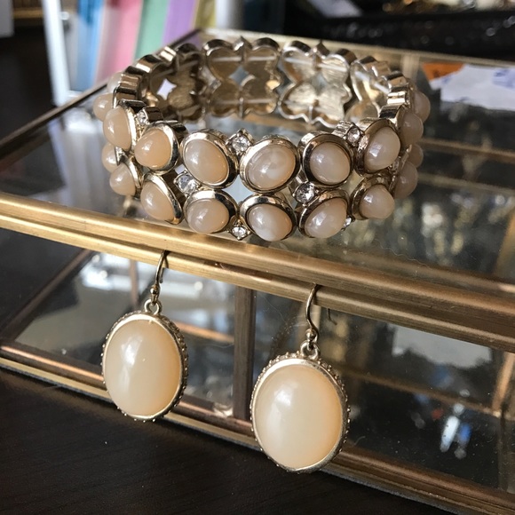 Neutral Jewelry Set - Picture 1 of 5