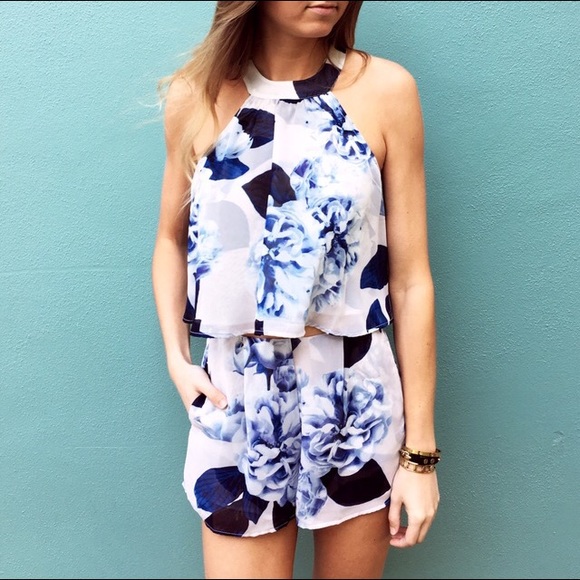 Show me your mumu Mateo tie back top bouquet blue - Picture 2 of 3