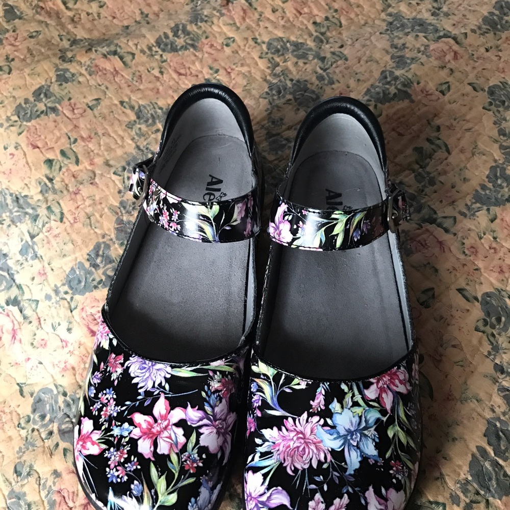 Alegria size 10
