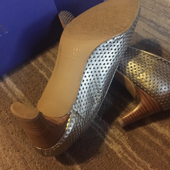 [SOLD] AUTH. Stuart Weitzman Silver Heels - Picture 2 of 3