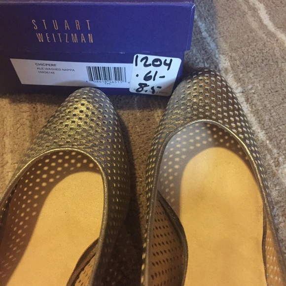 [SOLD] AUTH. Stuart Weitzman Silver Heels - Picture 3 of 3