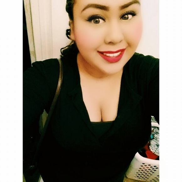 Meet your Posher, Dee - Picture 1 of 1