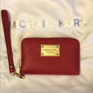 Michael Kors wristlet ❤️