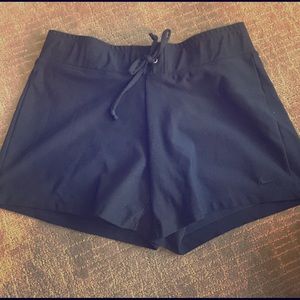 Short blue Nike shorts