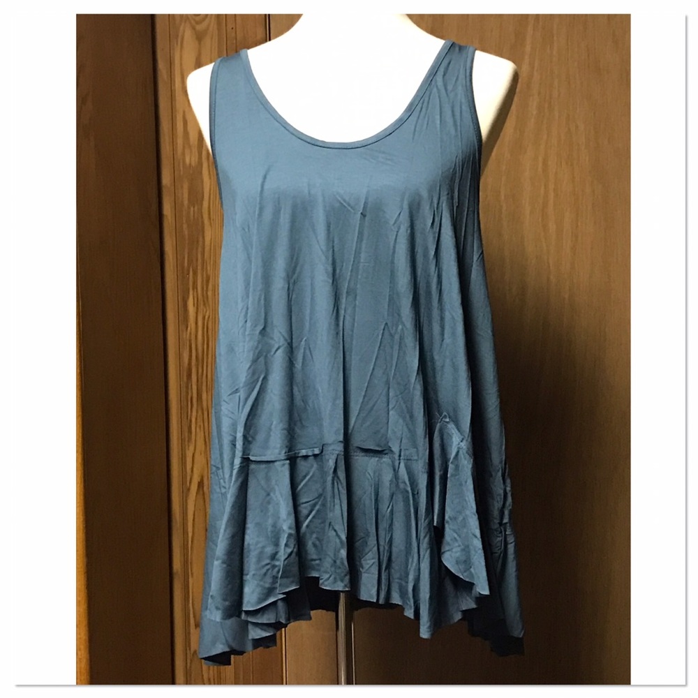 SALE!! LAST ONE!! Scoop neck ruffle tank - Picture 3 of 3