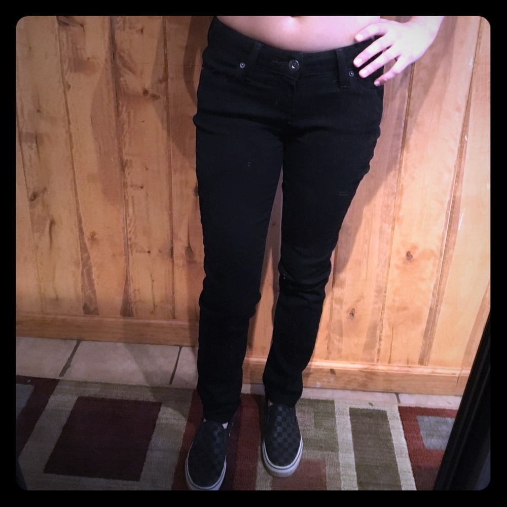 Never worn Guess Sienna curvy fit jeans in black.