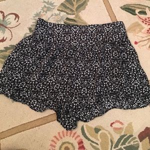 American Eagle flowy shorts
