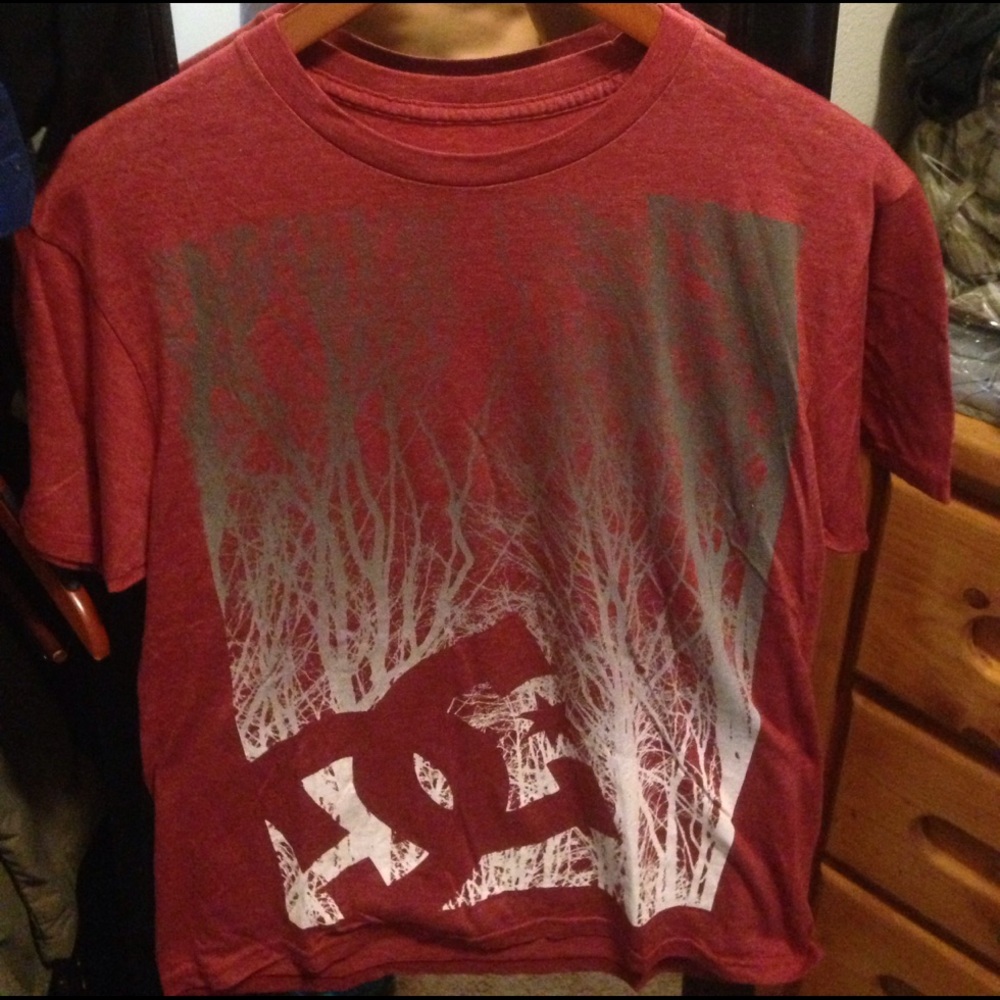 DC red shirt
