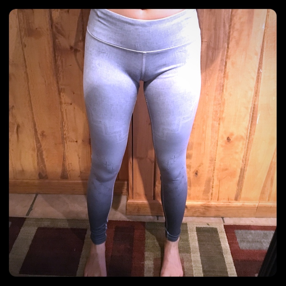 NEW ALO Gray Pattern yoga pant