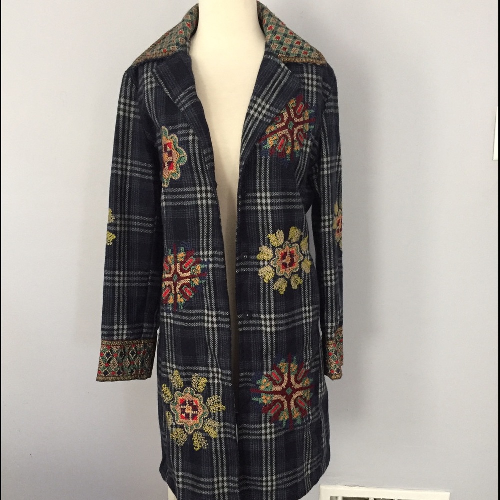 Wool embroidered coat