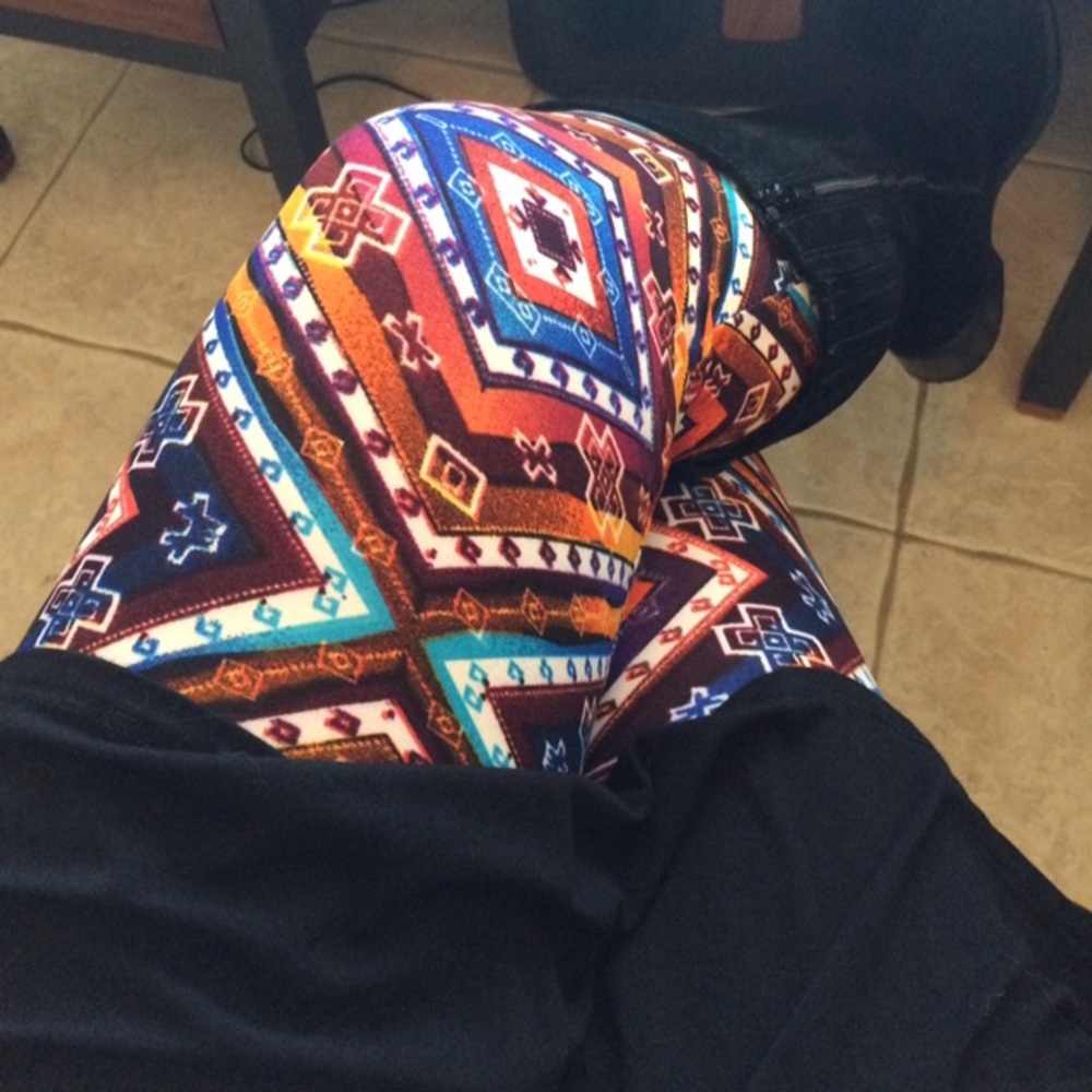 ❣️LAST PAIR❣️•Aztec Tribal Super Soft Leggings• - Picture 5 of 6