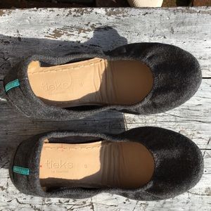 Size 8 Greystone Vegan Tieks