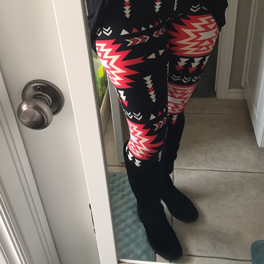 ❌SOLD OUT❌Tribal Print Leggings - Picture 5 of 5