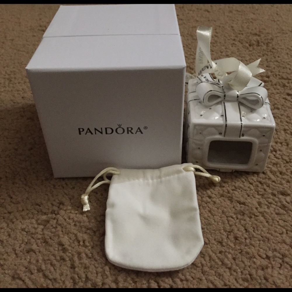 Pandora 2016 ornament