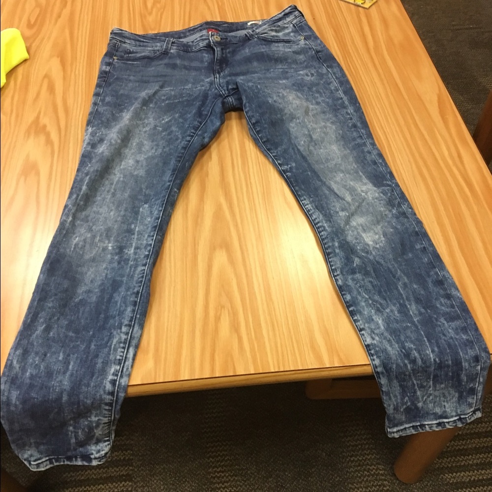 Blue "acid washed" jegging jeans.