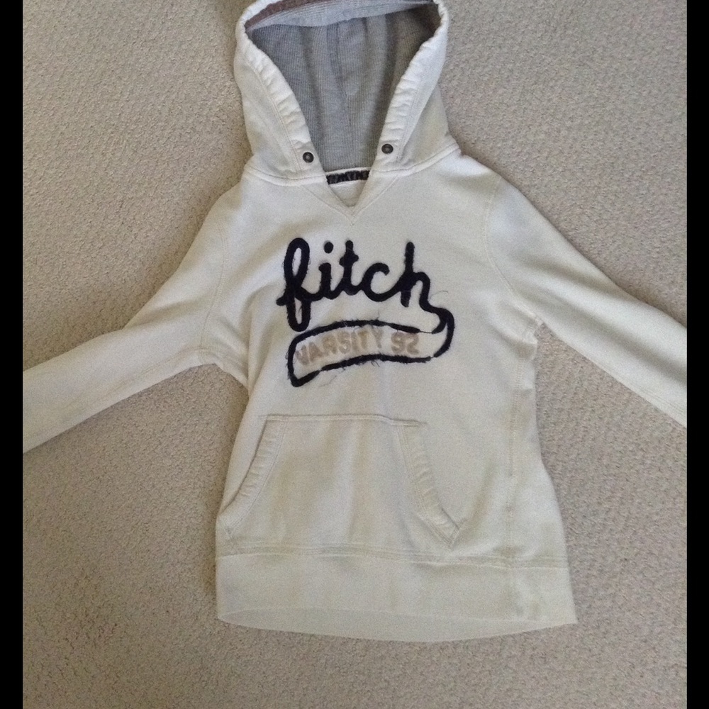White abrocrombie sweatshirt