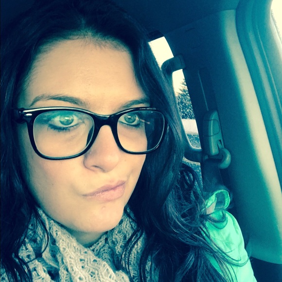 Meet your Posher, Salena - Picture 1 of 1