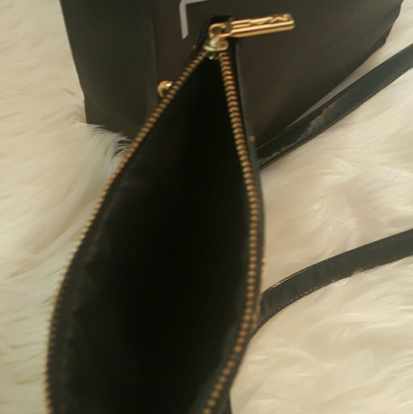 NWOT* MAC Cosmetics Crossbody Makeup Holder* - Picture 3 of 3