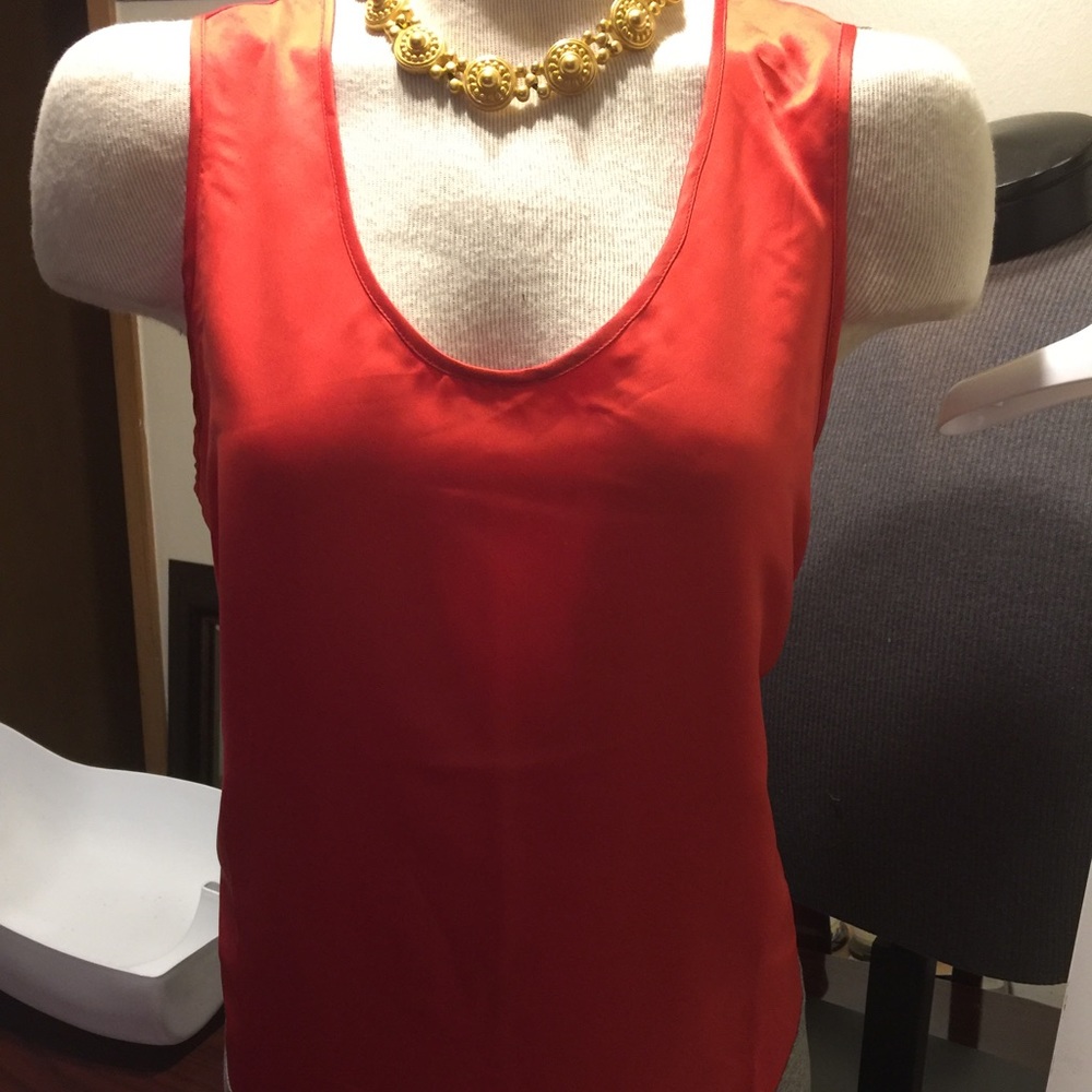 Sleeveless shirt